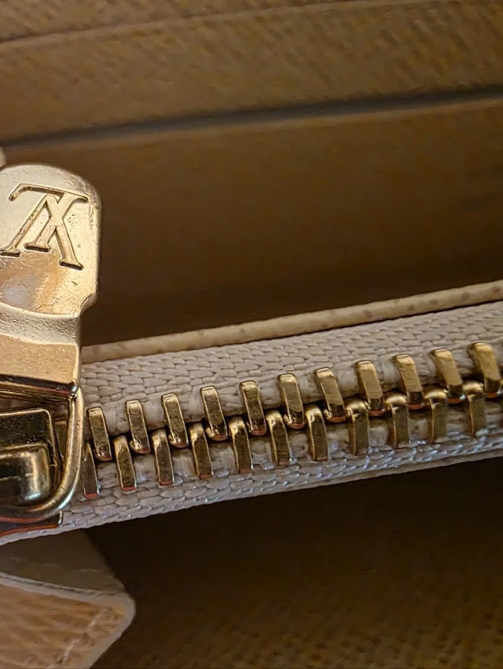 🤍✨ Pre-loved Authentic Louis Vuitton Zippy Wallet – Damier Azur ✨🤍